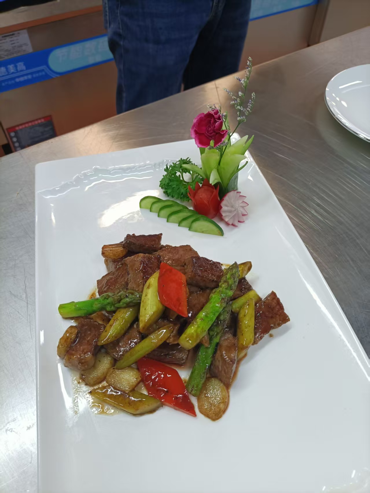 黑椒芦笋牛肉粒