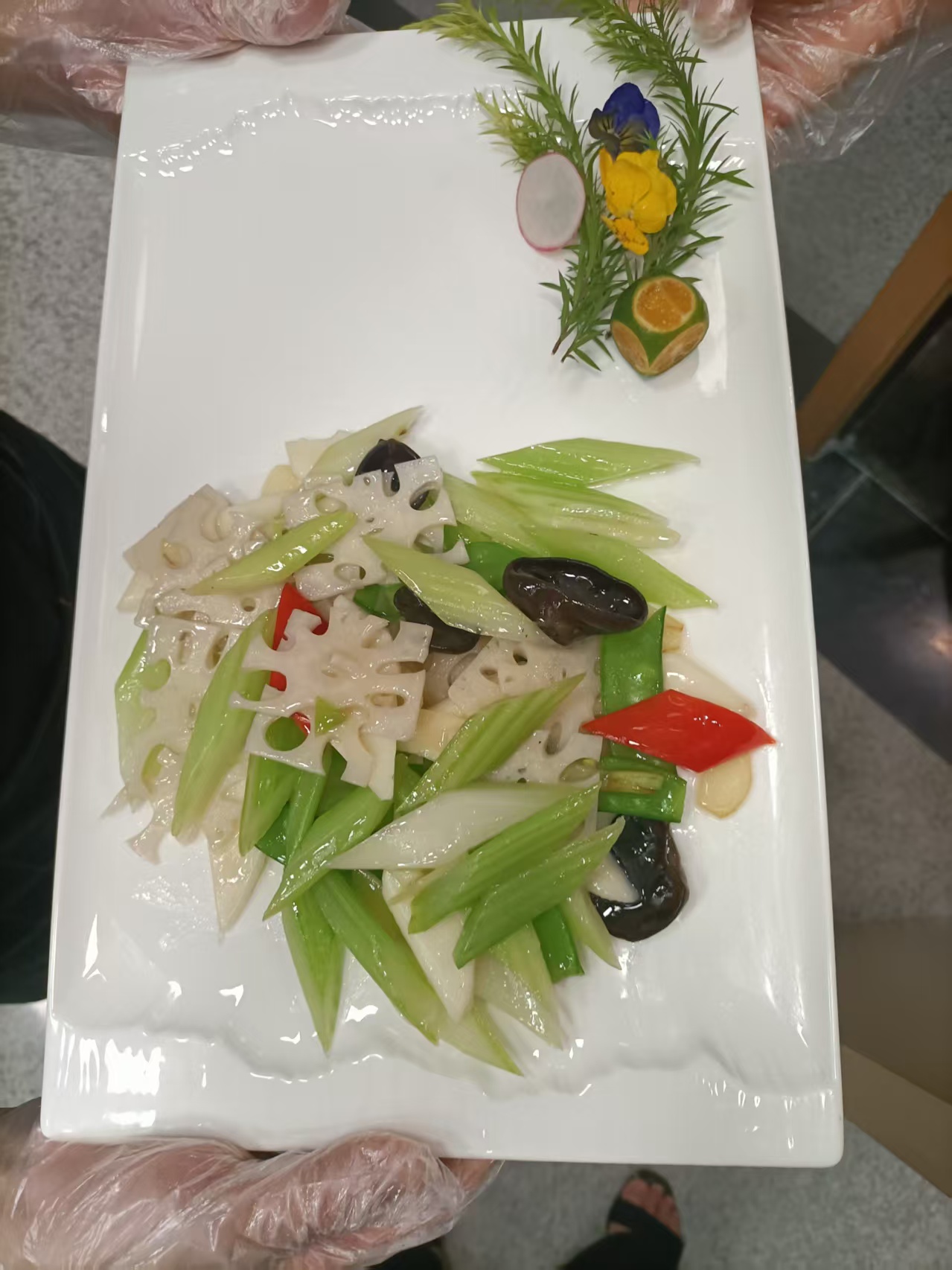 荷塘小炒（藕片芹菜木耳）