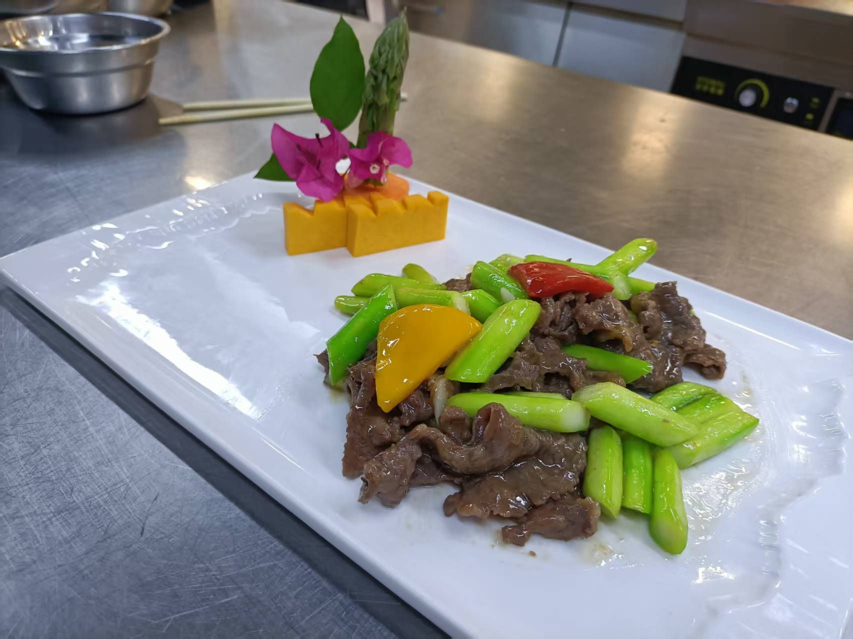 芦笋炒牛肉