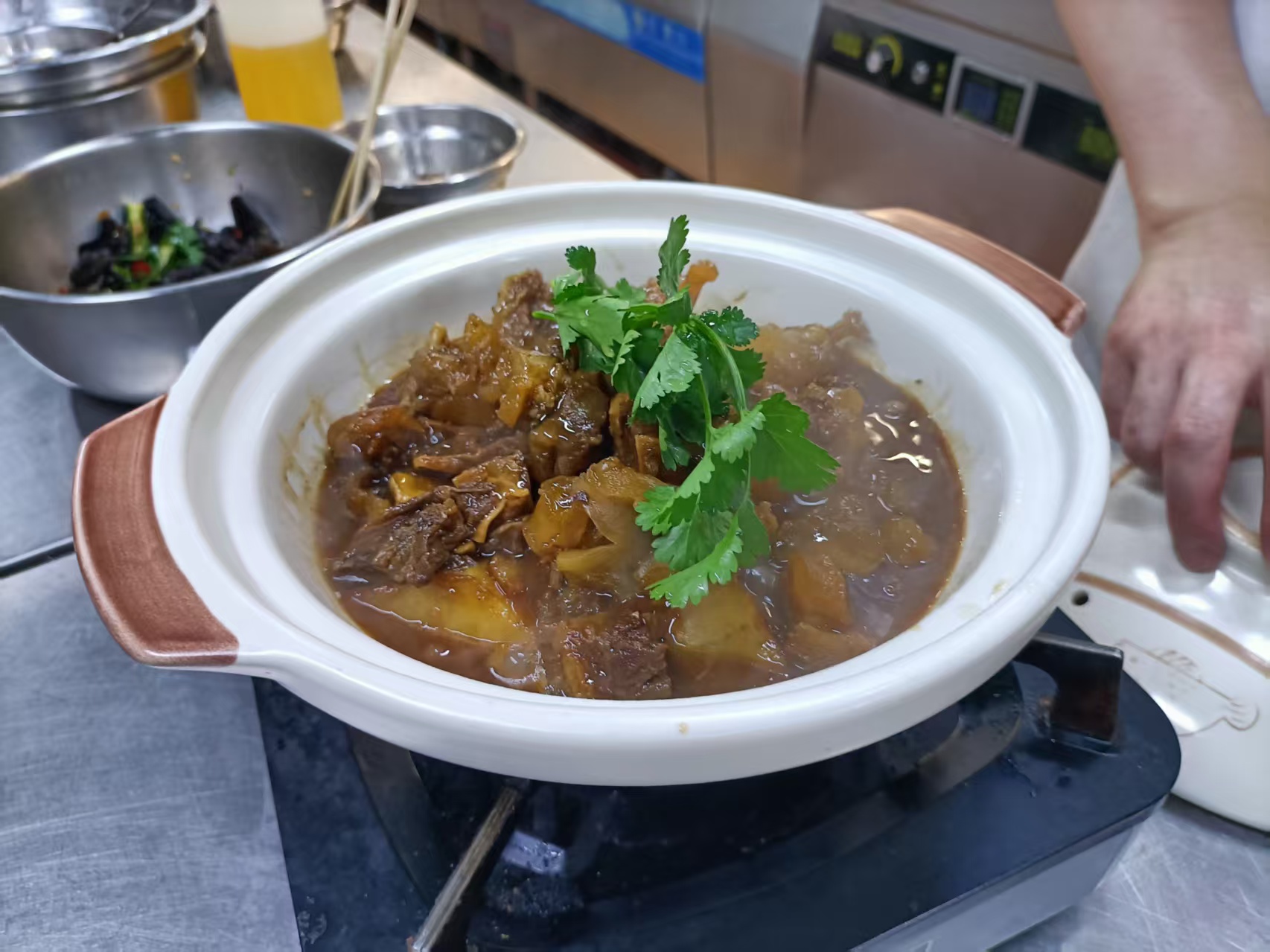 萝卜牛腩煲